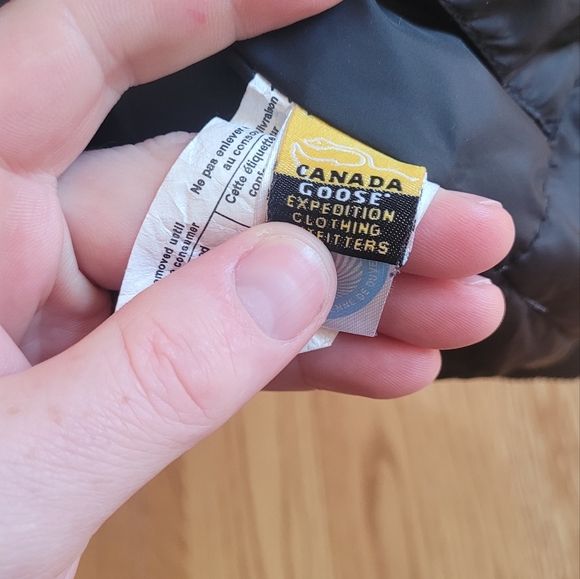 Canada Goose Bomber. Size M. Red. Excellent condition. Thick full down. - Picture 7 of 16